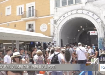 TGR: CAPRI, ALBERGHI PIENI AL 90% (Video)