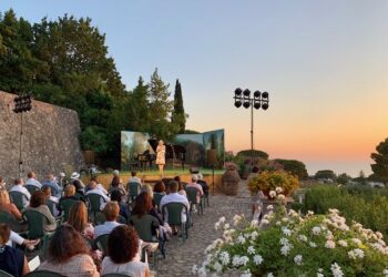 Anacapri: Villa San Michele, STRUMENTI RARI COME LA TIORBA E LA VIOLA DA GAMBA PER IL TERZO CONCERTO IN VILLA di domani VENERDì 12 LUGLIO ORE 20