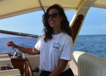 La storia dell’unica marinaia di Capri: “Farsi accettare non è stato facile”