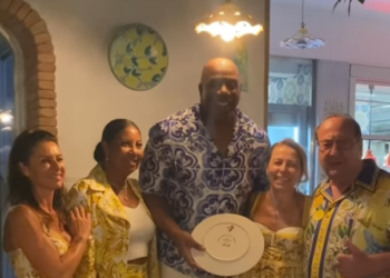 Tenera è la notte a Capri tra Andrea Bocelli e Magic Johnson