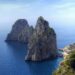 Capri, attraversano i Faraglioni al chiaro di luna: denunciati 3 skipper