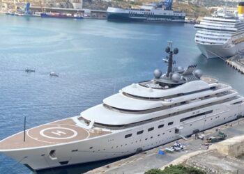In attesa del compleanno di Madonna a Capri arrivano i grandi yacht