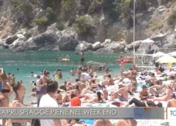 TGR: Capri, Spiagge piene nel Week End (Video)