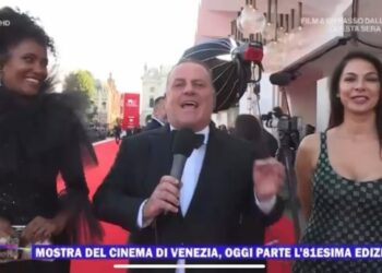 Da Venezia Pascal Vicedomini sul red carpet del Festival di Venezia 2024 (Video)