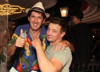 Jeremy Renner in Taverna «Canto napoletano»