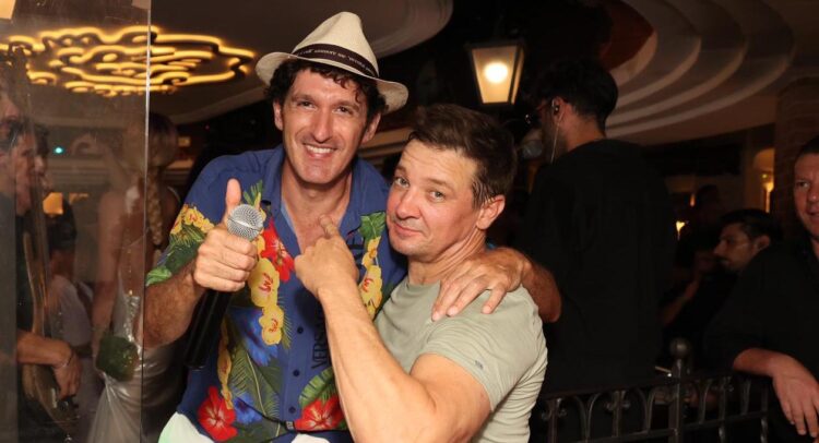 Jeremy Renner con Gianluigi Lembo nella Taverna Anema e Core