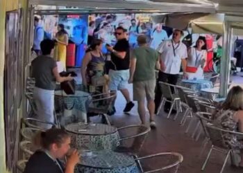 Beccato il ladruncolo della piazzetta di Capri: denuncia a piede libero
