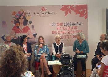 A Terra Madre, Salone del Gusto di Torino, gli olivi di Capri in un libro illustrato di Simonetta Capecchi