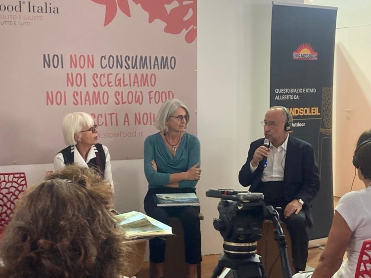 A Terra Madre, Salone del Gusto di Torino, gli olivi di Capri in un libro illustrato di Simonetta Capecchi