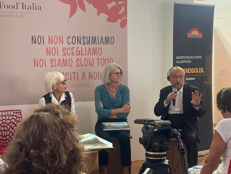 A Terra Madre, Salone del Gusto di Torino, gli olivi di Capri in un libro illustrato di Simonetta Capecchi