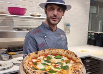 Salvatore Lioniello e la pizza con parmigiana e nduja