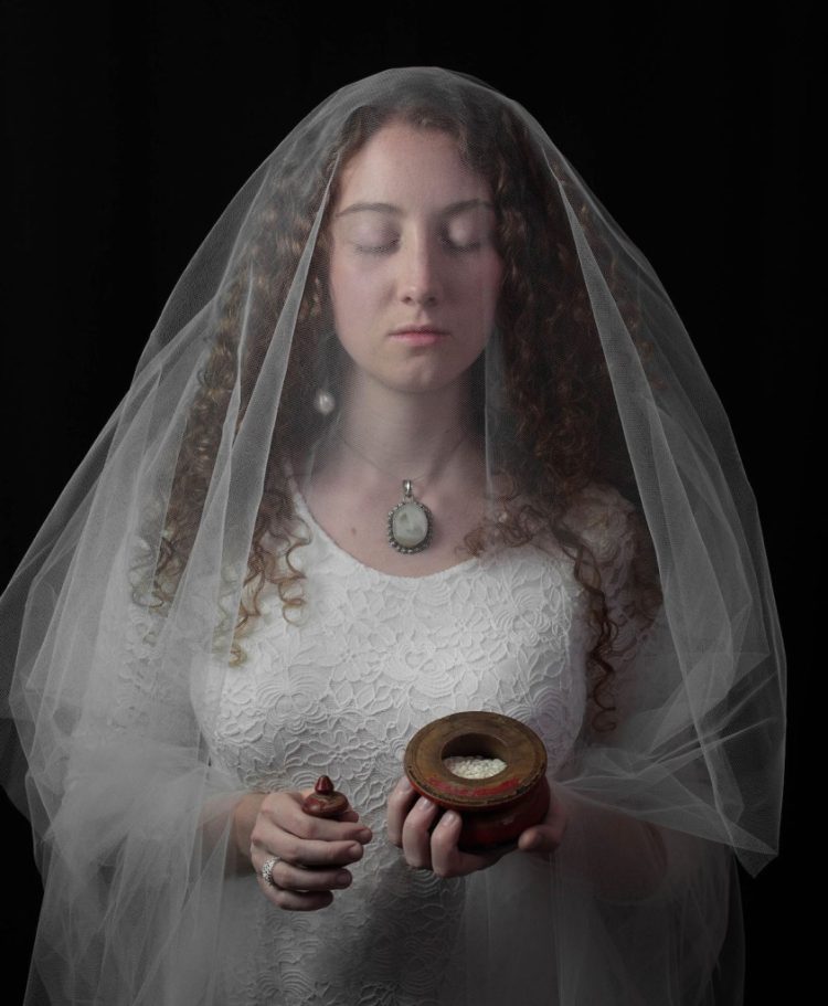 Prorogata fino al 31 ottobre “Re-velation” : la mostra che racconta il valore simbolico dell’hijab al Museo Cerio di Capri