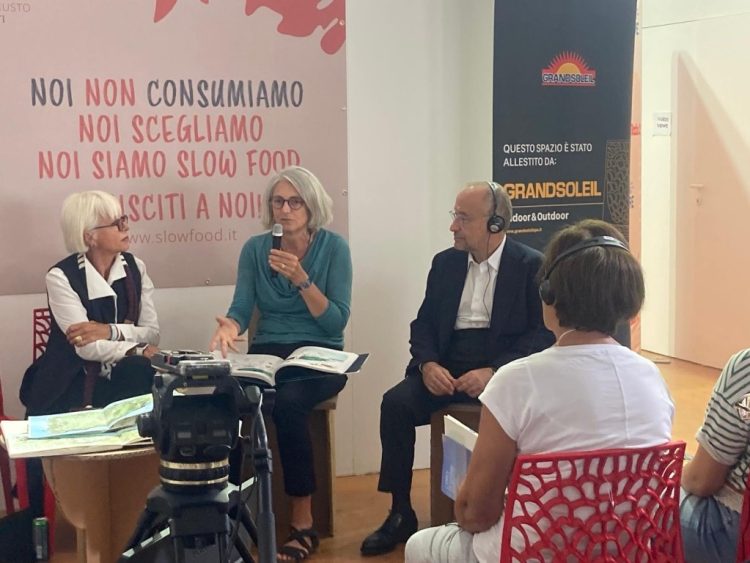 A Terra Madre, Salone del Gusto di Torino, gli olivi di Capri in un libro illustrato di Simonetta Capecchi