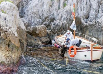 Capri, con l’Assocharter scatta l’operazione mare pulito