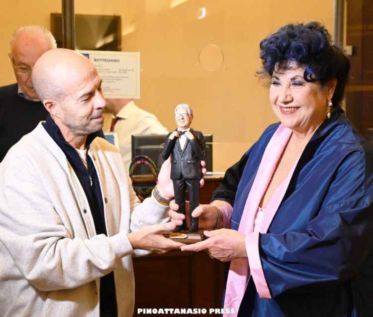 Peppino the King: la festa al Teatro Trianon Viviani per un grande Signore della Musica italiana – photogallery