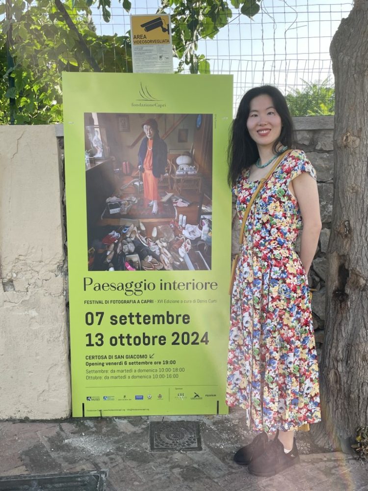 Yuki Furusawa, la mostra fotografica “Bye Bye Home Sweet Home” alla Certosa di San Giacomo
