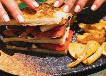 Preparare un “club sandwich” è meno facile di quanto sembra ma da “Hangout” sono maestri