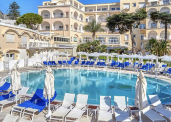 Qual è il nome dell’hotel di lusso a Capri di Parthenope, il nuovo film di Paolo Sorrentino