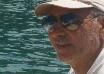 Collages e legni abbandonati nell’arte di Antonio Raucci