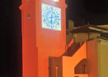 Violenza sulle Donne: La Piazzetta di Capri si colora di rosso
