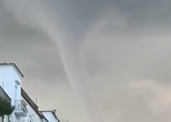 Maltempo a Capri, tromba marina sull’isola: paura tra i cittadini (Gallery)