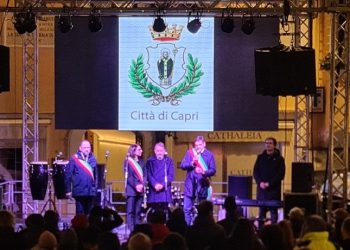 Piazzetta di Capri, si accendono luminarie natalizie (Photogallery)