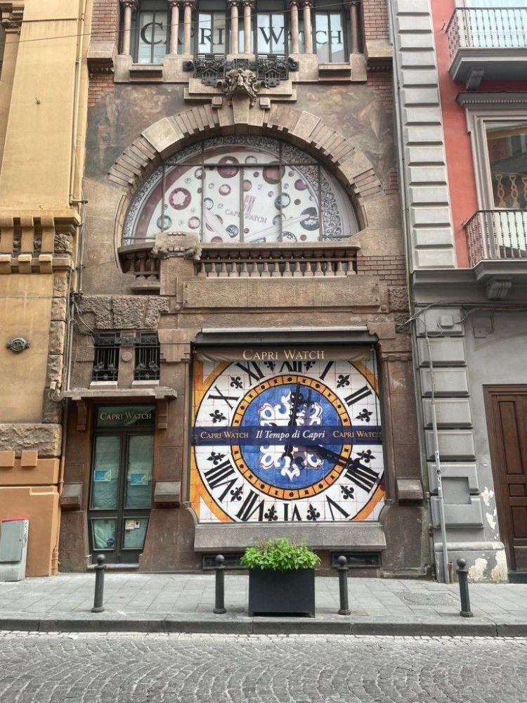 Capri Watch rilancia: l’essenza di Capri inonda sempre più il cuore di Napoli