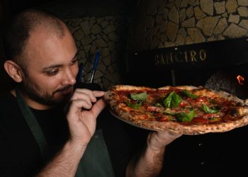 La pizza degli zar che nasce dagli scarti, chef Ciro presenta la sua Cosacca