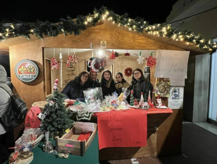Piazzetta di Capri, si accendono luminarie natalizie (Photogallery)