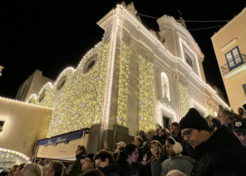 Piazzetta di Capri, si accendono luminarie natalizie (Photogallery)