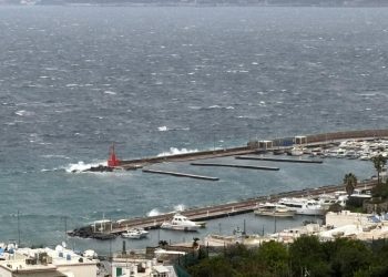 Maltempo: tempesta di mare blocca le navi, Capri è isolata