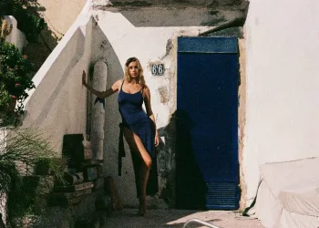 Capri testimonial per Nort Beachwear, la campagna con preview della pre-collezione SS25