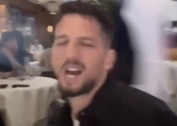 Mertens si trasforma in cantante nella serata in suo onore ad Istanbul con Mia D’Alessio (Video)