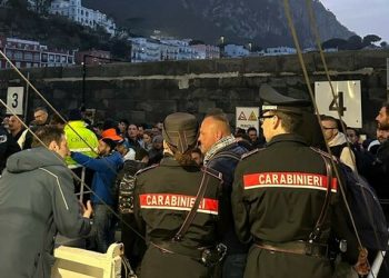 Capri, caos al porto: 500 passeggeri hanno bloccato il porto