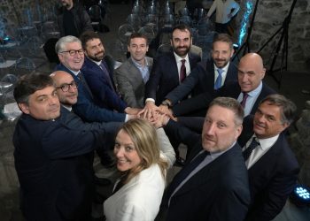 SIGLATO TRA I COMUNI “IL PATTO DI AMALFI” PER UN NUOVO TURISMO SOSTENIBILE IL SINDACO DI CAPRI FALCO: “DEFINIREMO UN LIMITE ORARIO AGLI SBARCHI SULL’ISOLA”