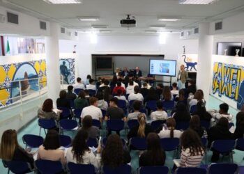 Capri e l’arte dell’ospitalità attraverso i secoli: il libro donato agli studenti di scuola superiore dell’isola