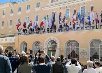 Capri, riparte la stagione turistica: alzabandiera al Grand Hotel Quisisana (Photogallery)