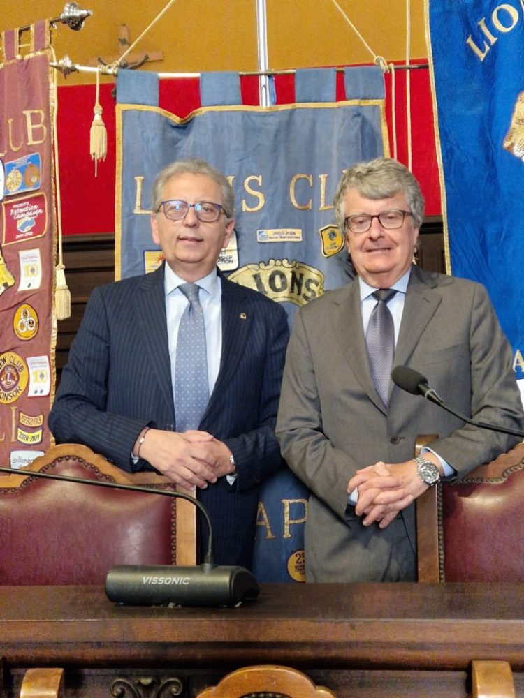 I Lions Club Capri consegnano il premio di Eccellenza del Territorio al prof. Giorgio Ventre 