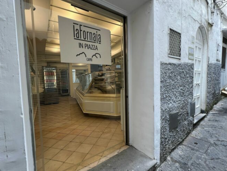Capri, rinasce “La Fornaia”: riaccende l’antico forno nel cuore della Piazzetta (Gallery)
