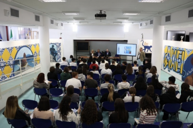 L’Arte dell’ospitalità in un libro donato agli studenti dell’isola di Capri