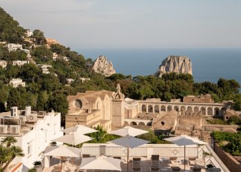 Vacanze di primavera a Capri, l’isola da scoprire tra passeggiate e cucina mediterranea