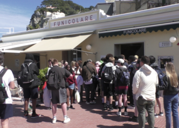 Al via la stagione 2025 a Capri, “Gente della Notte” annuncia Sinclair