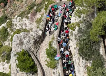 Corteo silenzioso pro Palestina per le strade di Capri