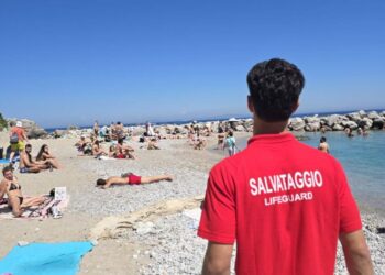 MARE SICURO: PARTITO IL PRIMO MAGGIO, IL SERVIZIO DI SALVATAGGIO SULLE SPIAGGE A CURA DELLA CITTA’ DI CAPRI