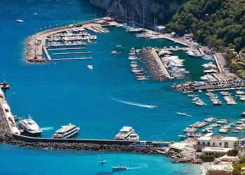 Capri, si riaccendono le polemiche sulle vie del mare