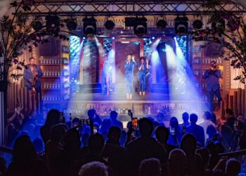 Inaugura Ambasciatori Capri Club & Restaurant con la formula cena-spettacolo