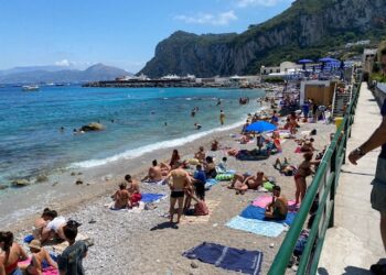 Restyling per la spiaggia di Marina Grande
