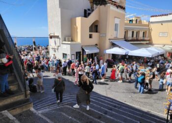 A Capri “troppi turisti intasano l’isola, serve una legge”