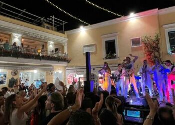 Capri, pienone in Piazzetta per il concerto dell’Anema e Core (Photogallery)