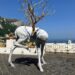 “Forest Guardian”, un gigante cervo ad opera del duo spagnolo Coderch & Malavia da oggi esposto a due passi dalla Piazzetta di Capri